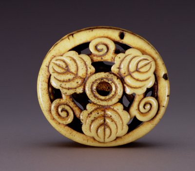 Netsuke in the form of a box (c.1870) by Ozaki Kokusai